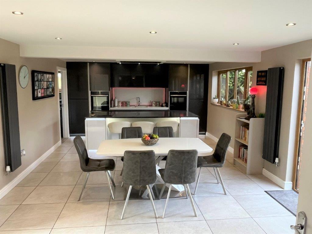 Stunning Living Dining Kitchen