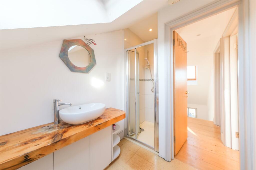 Third Floor - Shower Room_2.jpg