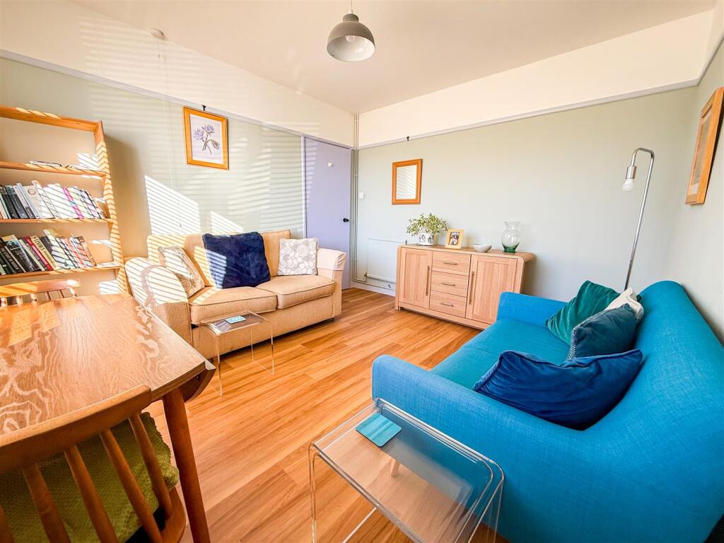 BEDROOM TWO / DAY ROOM