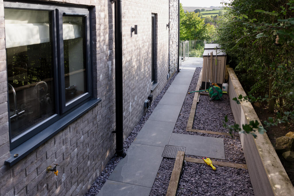 2025-08-07 WALKER &amp; LEWIS-CEFN-48