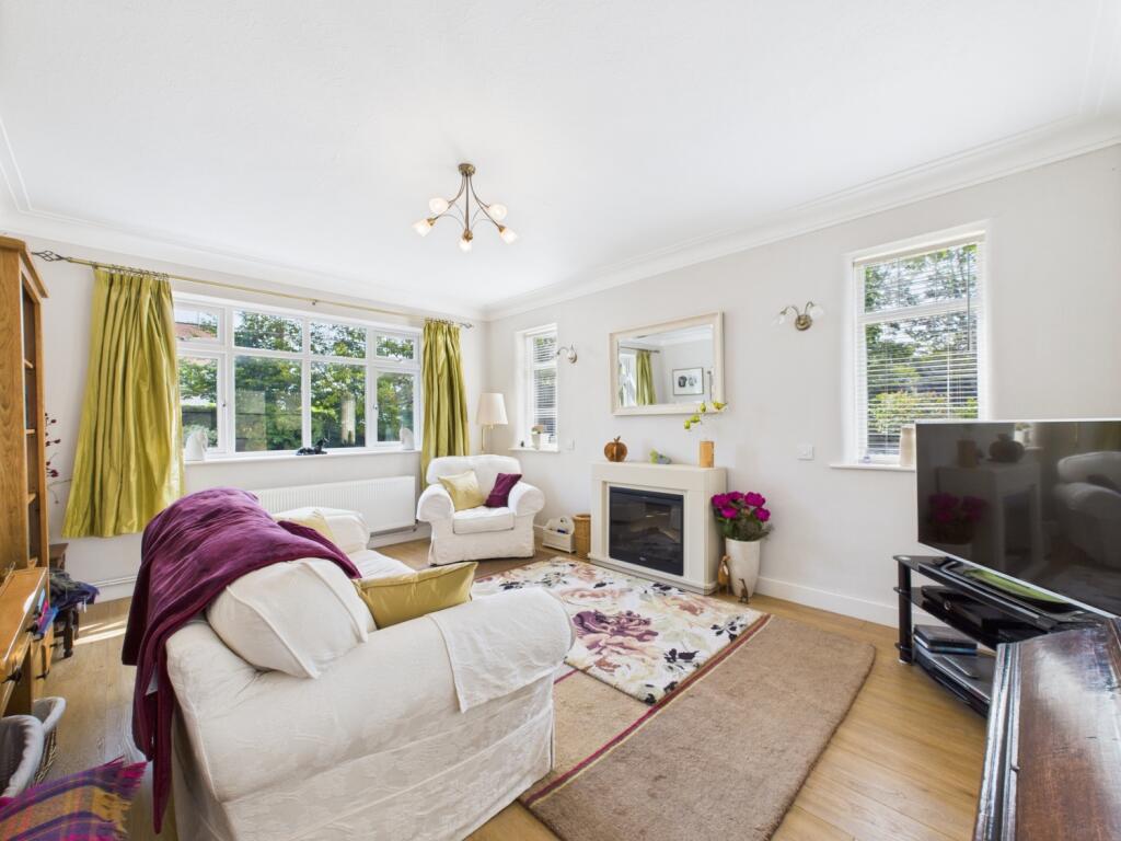 CAM02386G0-PR0141-STILL017