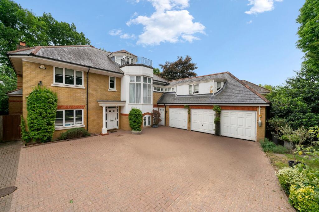 11 St David¿s Drive, Englefield Green, Egham, Surrey, TW20 0BA
