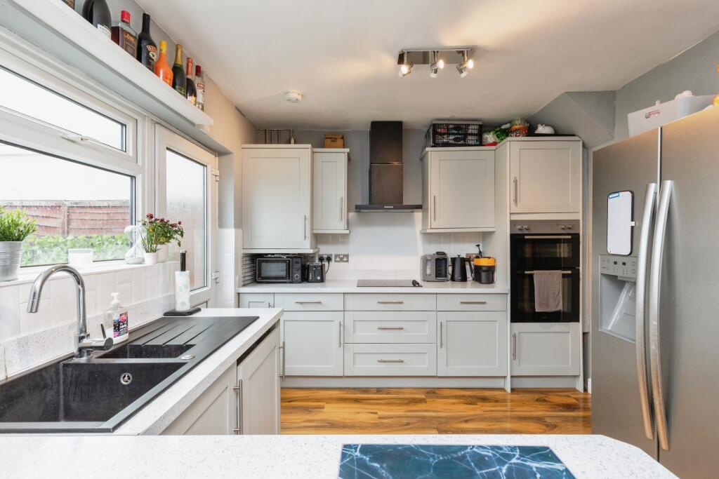 Kitchen/Dining Area