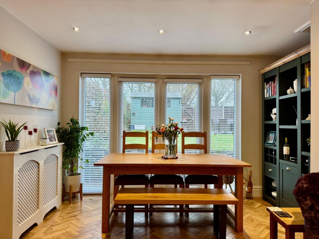 2nd Lounge &amp; Dining room