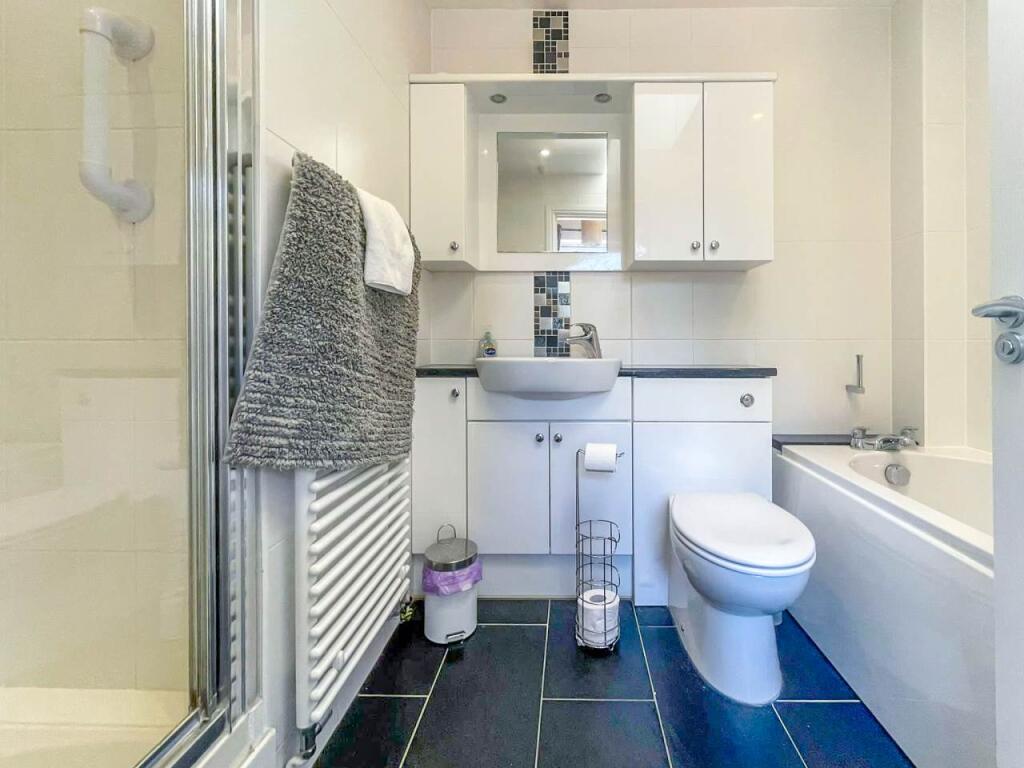9 riverslea bathroom