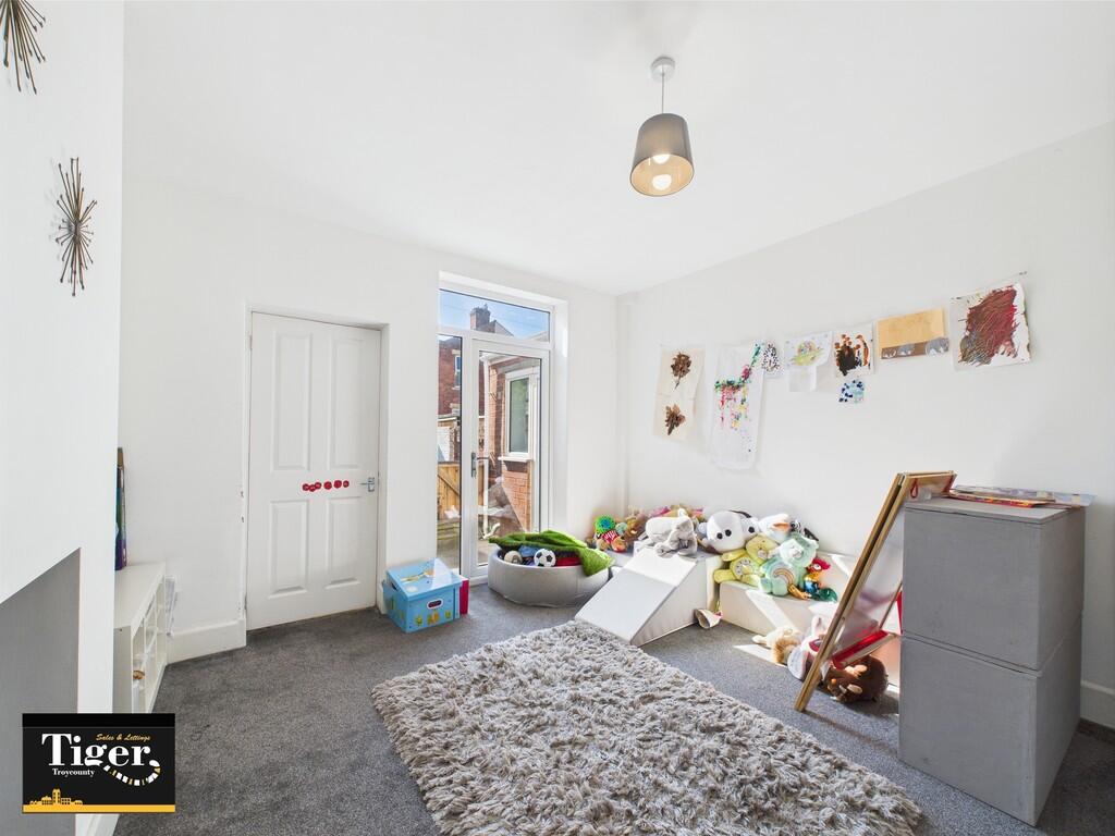 CAM02176G0-PR0580...