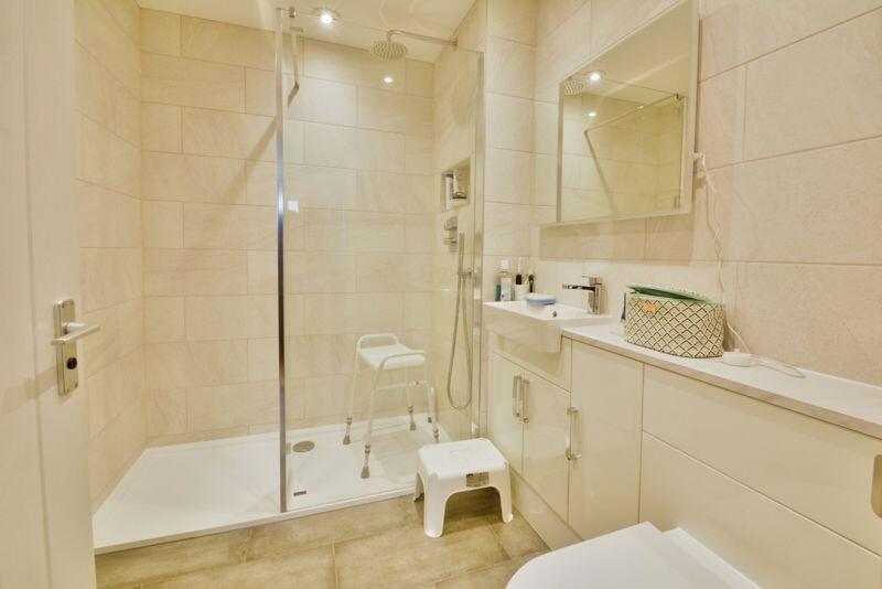 Ensuite shower