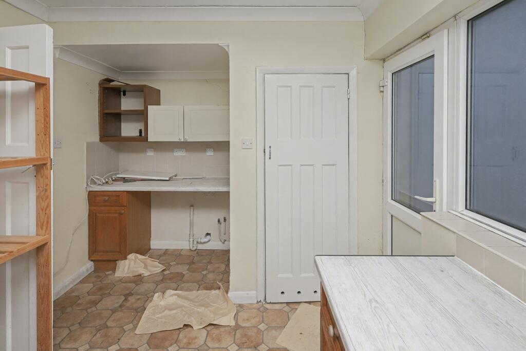 11 Church Crescent, London N20 0JR