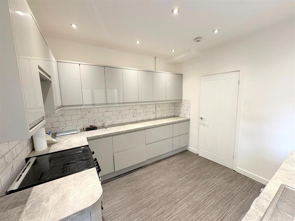 Kitchen c.jpg