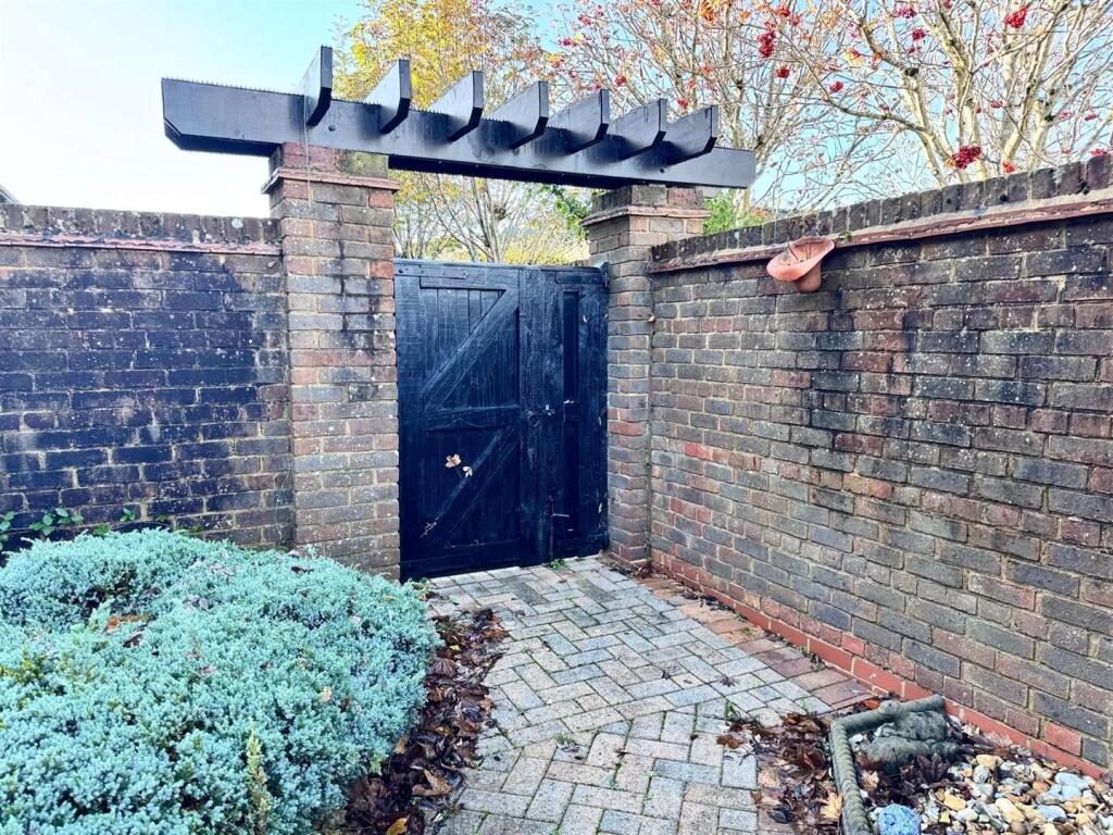 PHOTO-2025-11-10-13-40-53 3.jpg