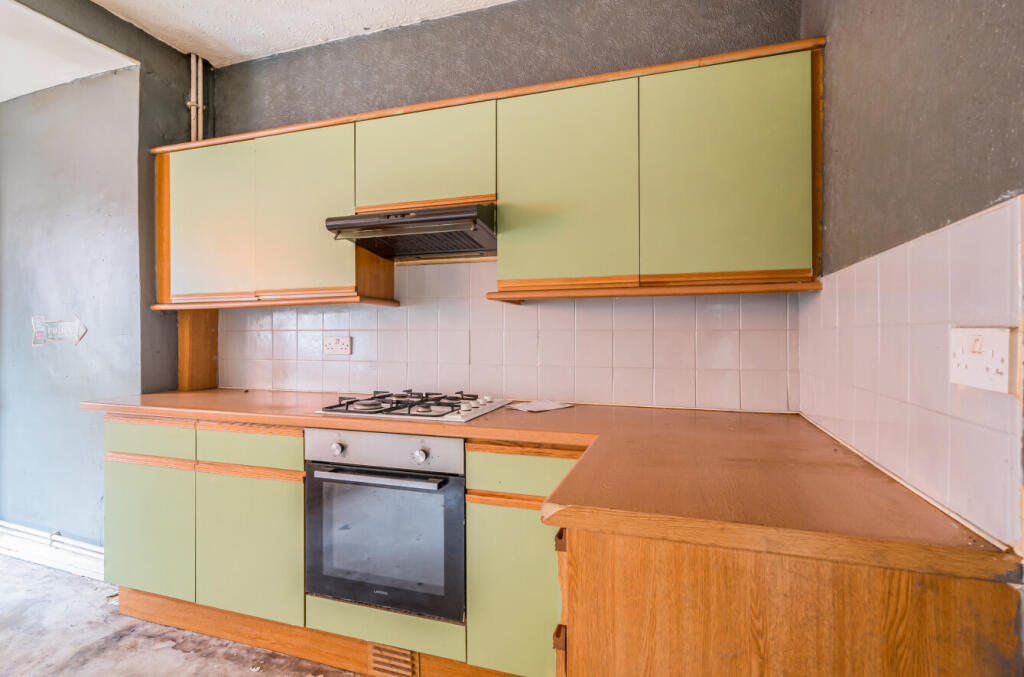 1393681-3-69414c2...