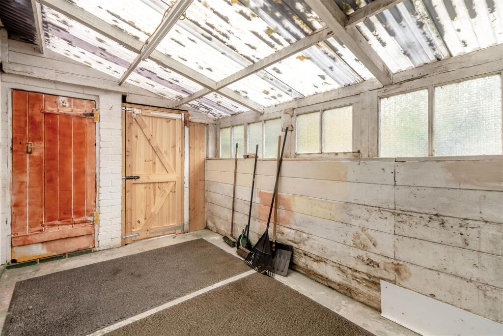 8668365-interior08.jpg