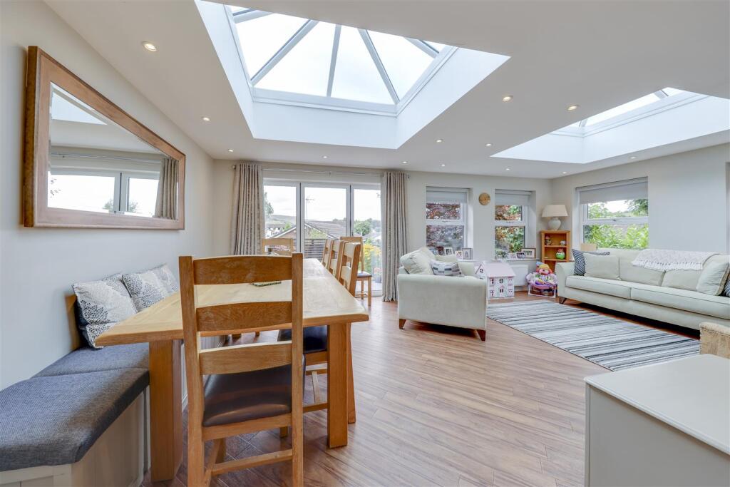 Open Plan Living / Dining Alt 2