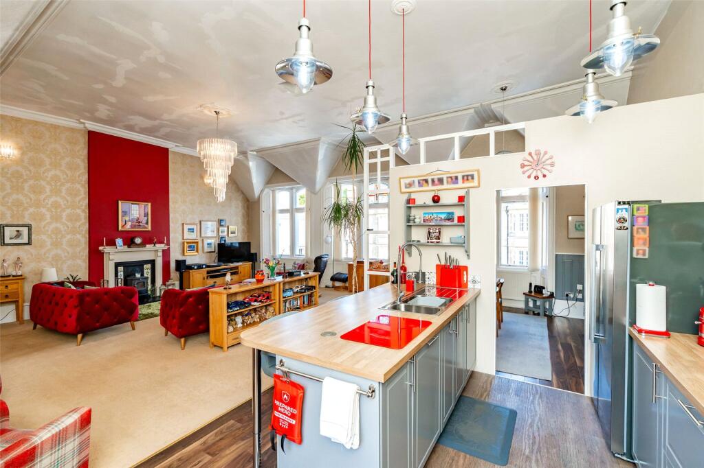 Kitchen &amp; Living