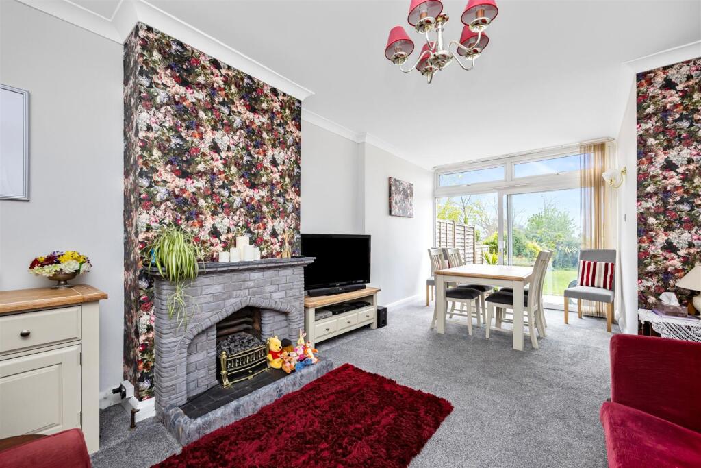 Nevill Avenue 56 THROUGH LOUNGE.jpeg