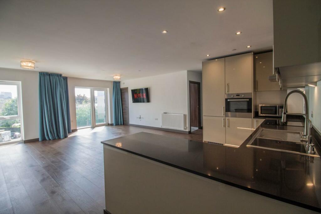 87 Harland Court [Kitchen] 03.jpg