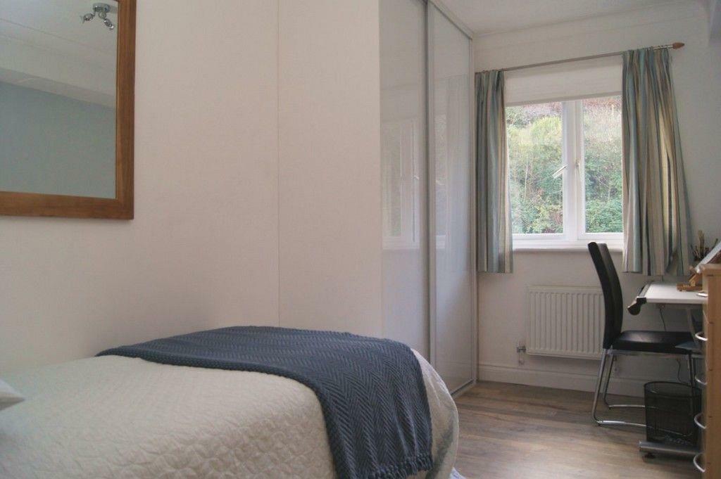Bed 2.jpg