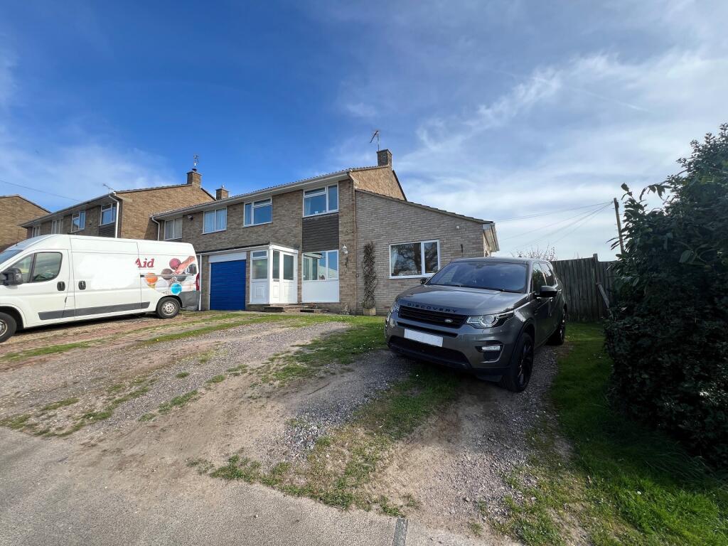 Oak Road, New Milton, Hampshire. BH25 5BD