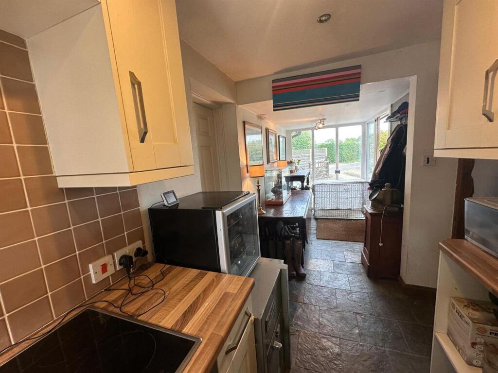 Entrance Hall/ Kitchen