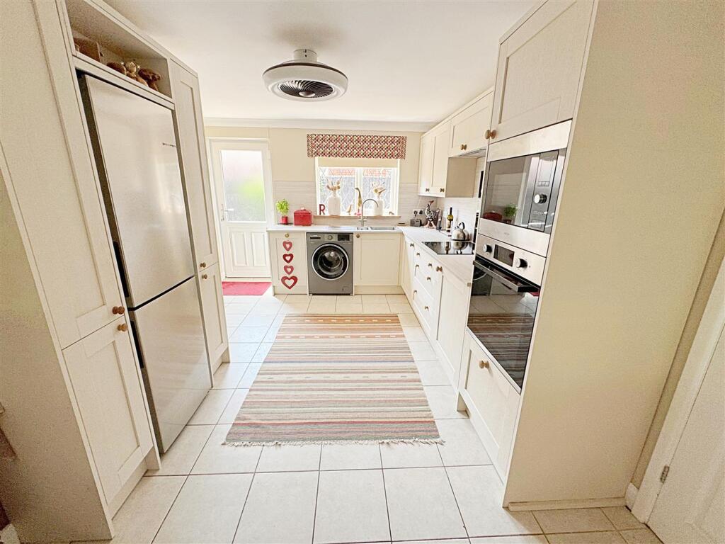KITCHEN/BREAKFAST ROOM