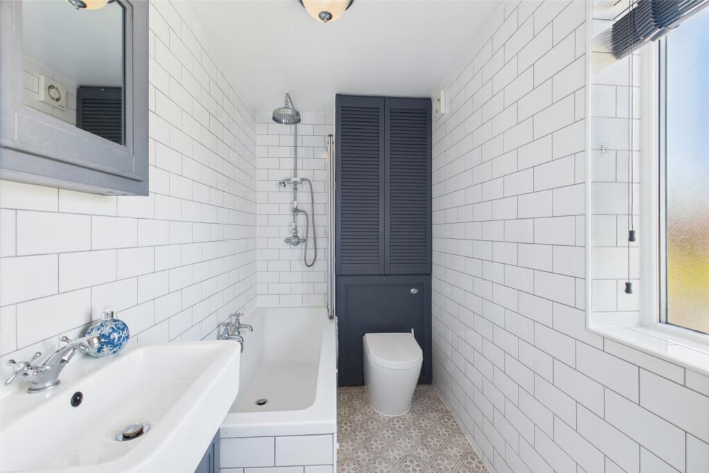 CAM03162G0-PR0260-STILL030