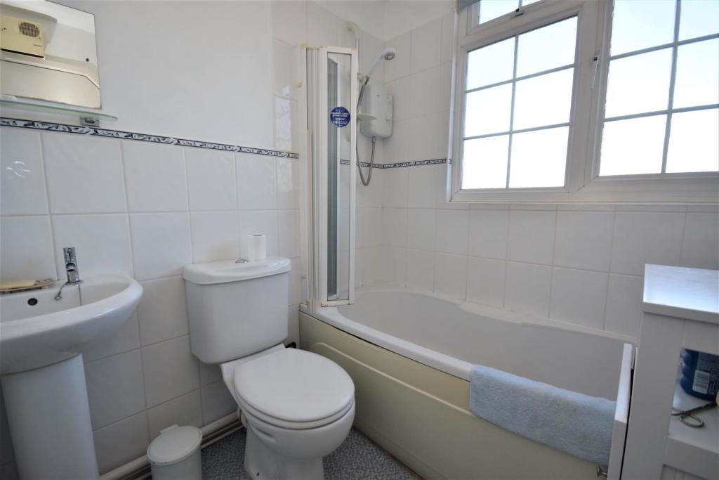 Bathroom.JPG
