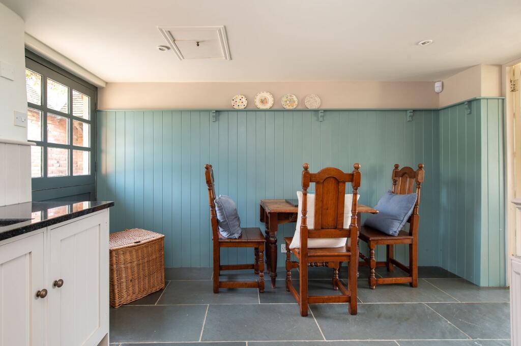 Annexe kitchen/dining room