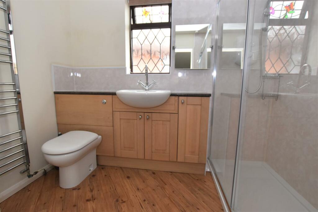 Shower Room.jpg