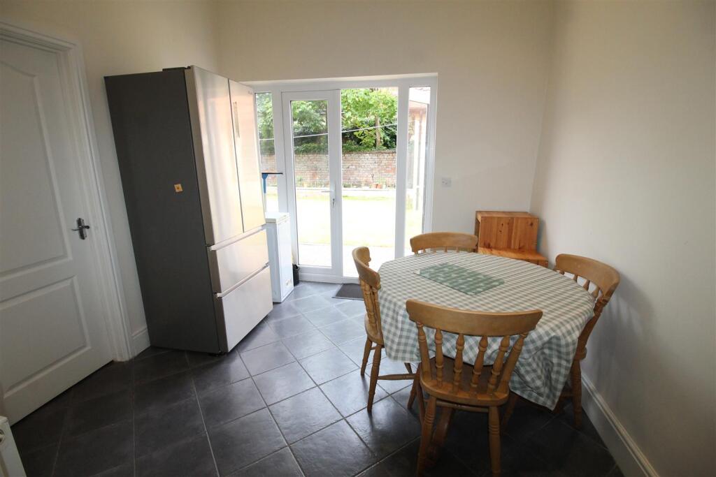 Lake Road, Dining Area.JPG