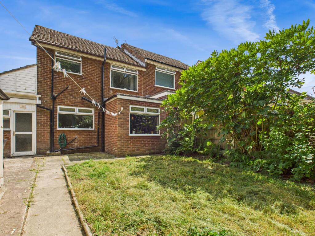 CAM03729G0-PR0093-STILL015