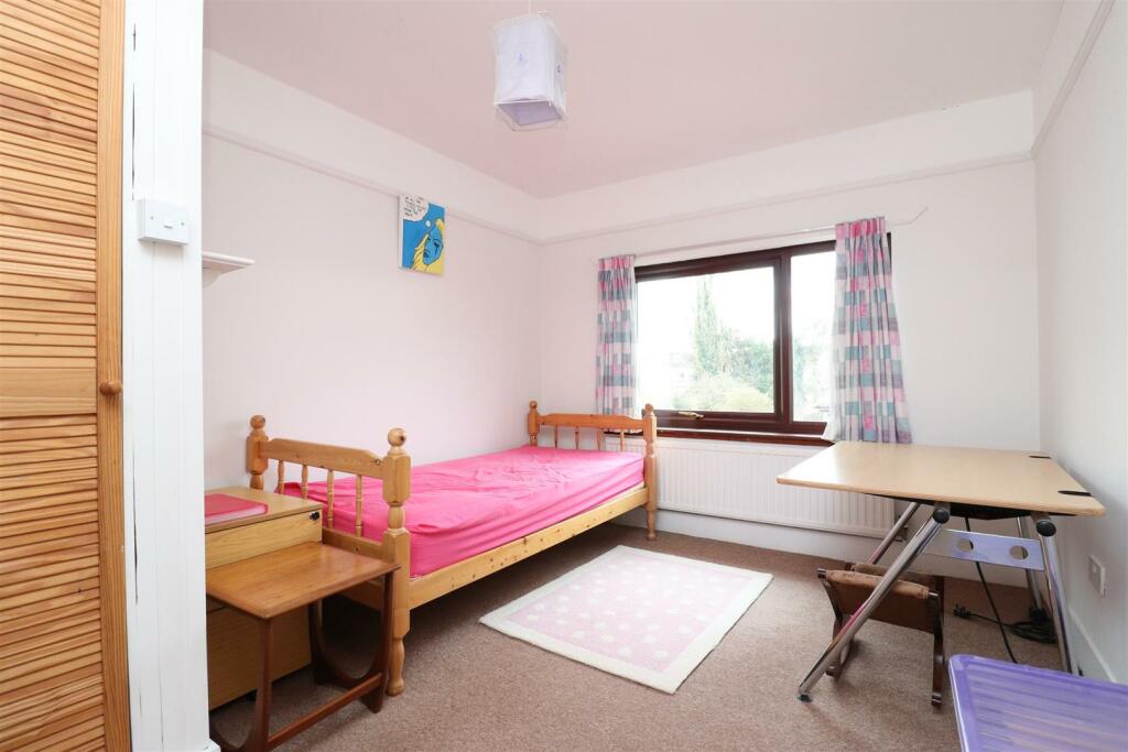 bedroom 3.JPG