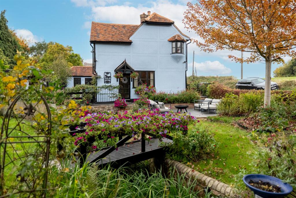 Hobbs Cross, Threshers Bush, CM17