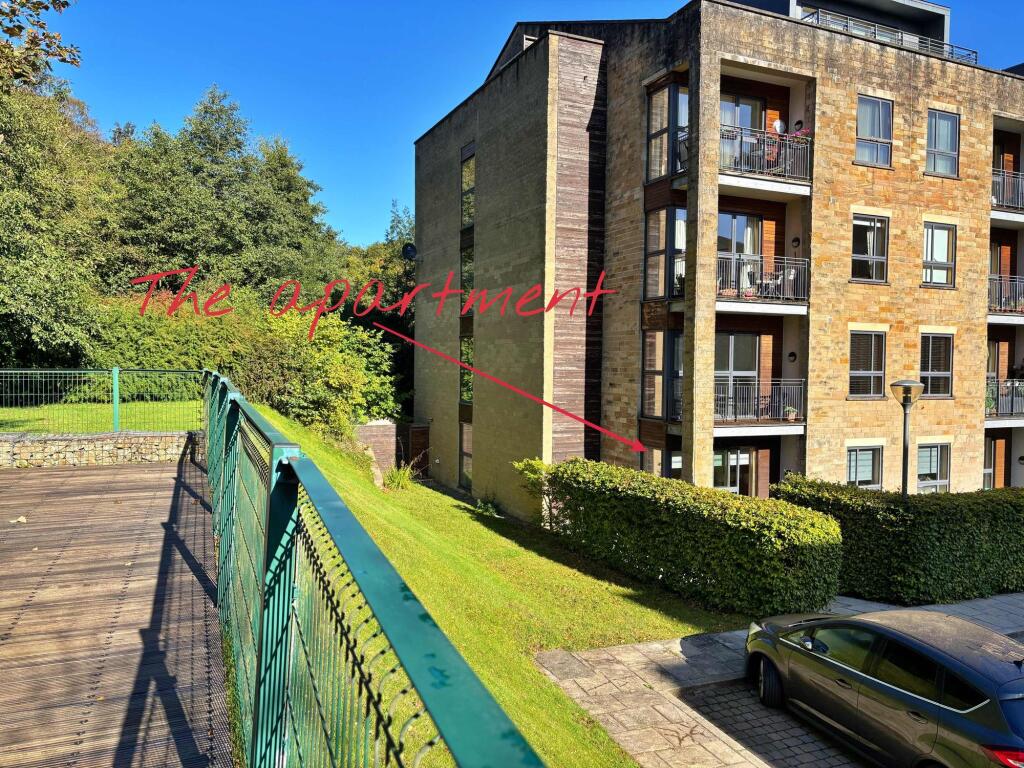 Decking/the apartment