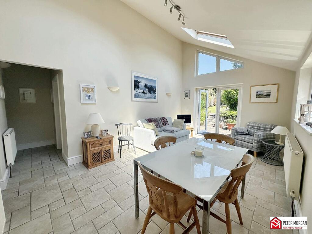 Dining Room/ Sun Room