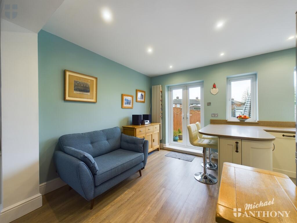 CAM03218G0-PR0513-STILL007