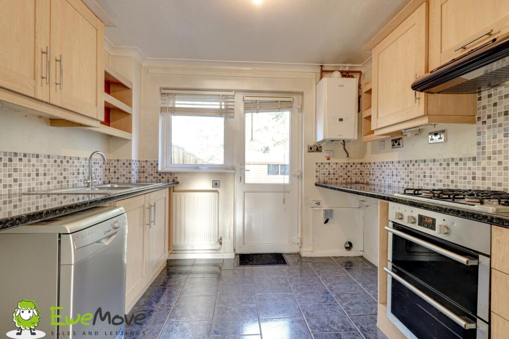 Kitchen at Hawthorn Close by Ben Brind EweMove Sal