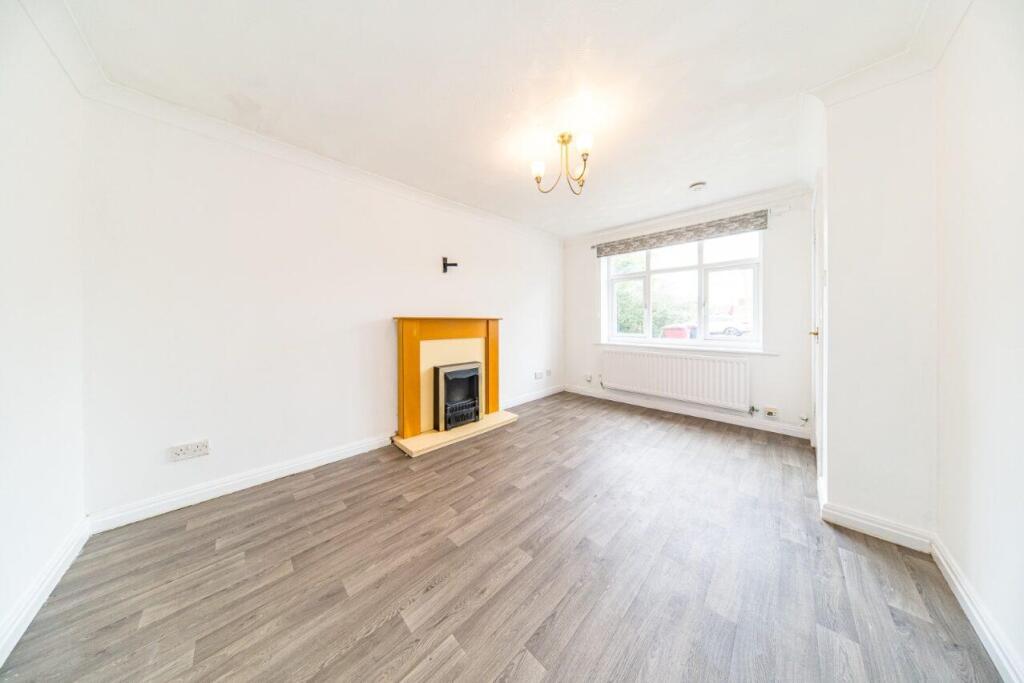 22 Berrywood Drive lounge 2.jpg