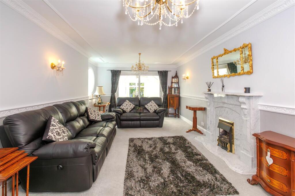 IMPRESSIVE LOUNGE