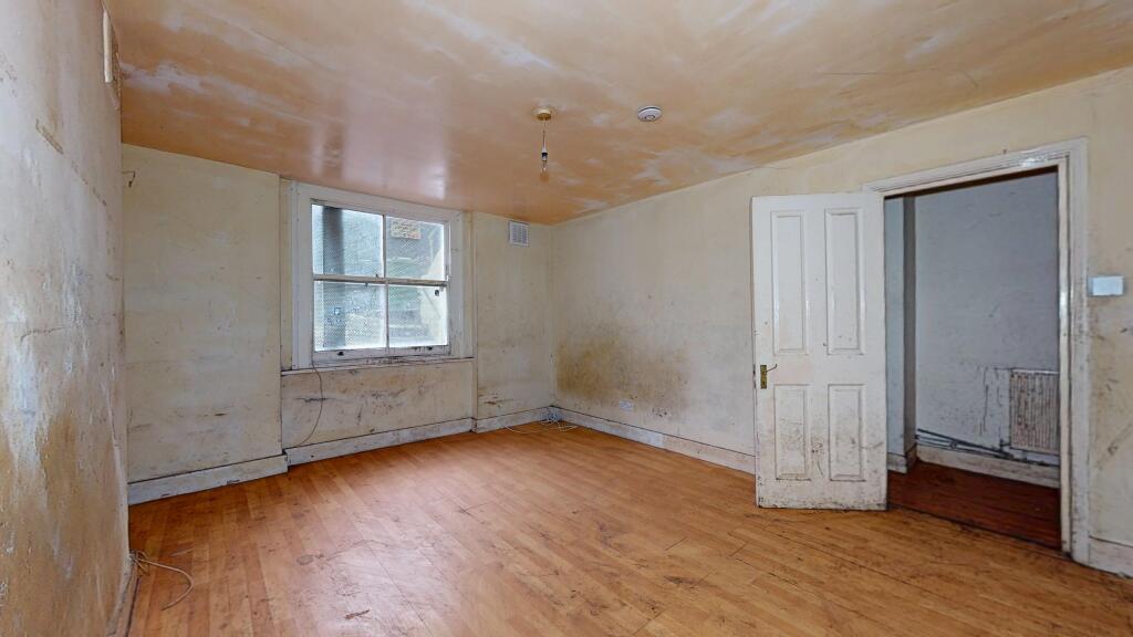Flat A, 15 Stanlake Villas, Shepherds Bush, London, W12 7EX