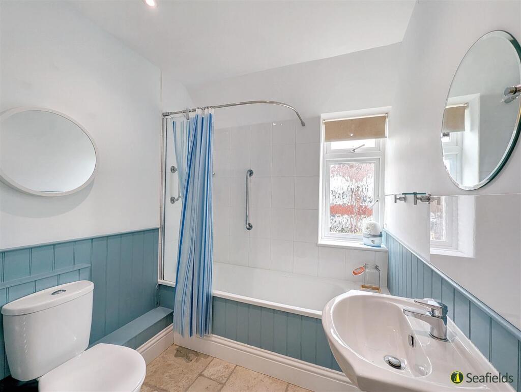 1st Floor Bathroom.jpg