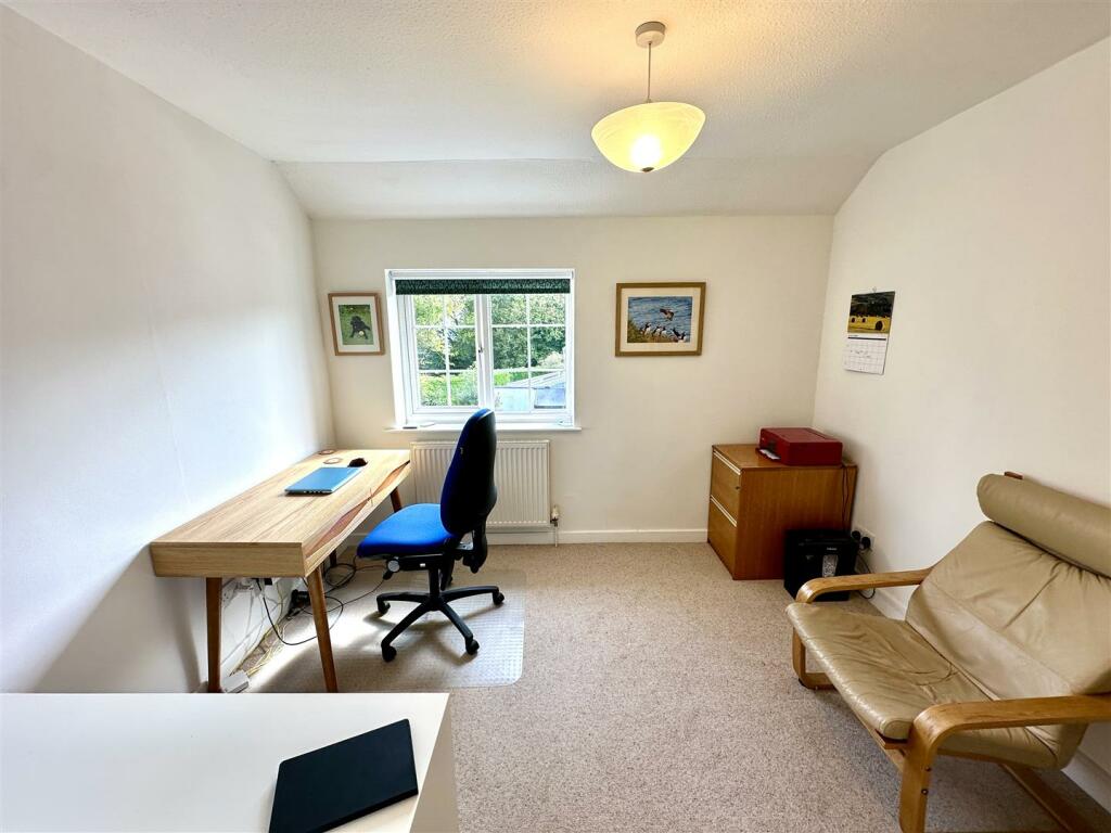 BEDROOM 4