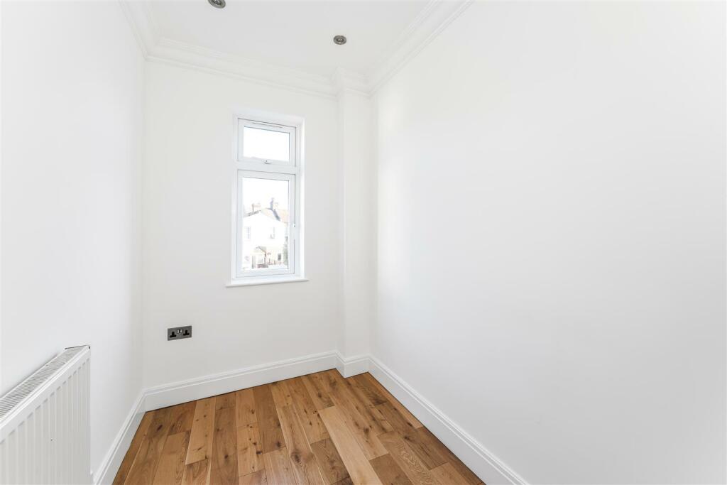 Shortlands Road, E10