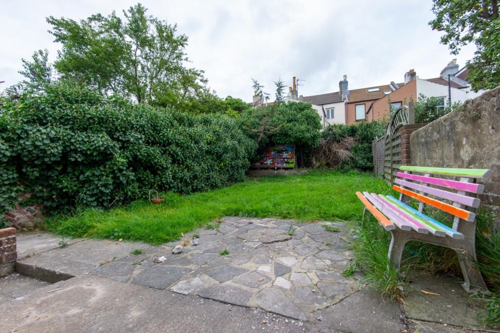 16 Beaconsfield Road Outside Area (2)