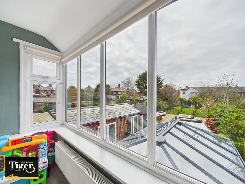 CAM02176G0-PR0528...