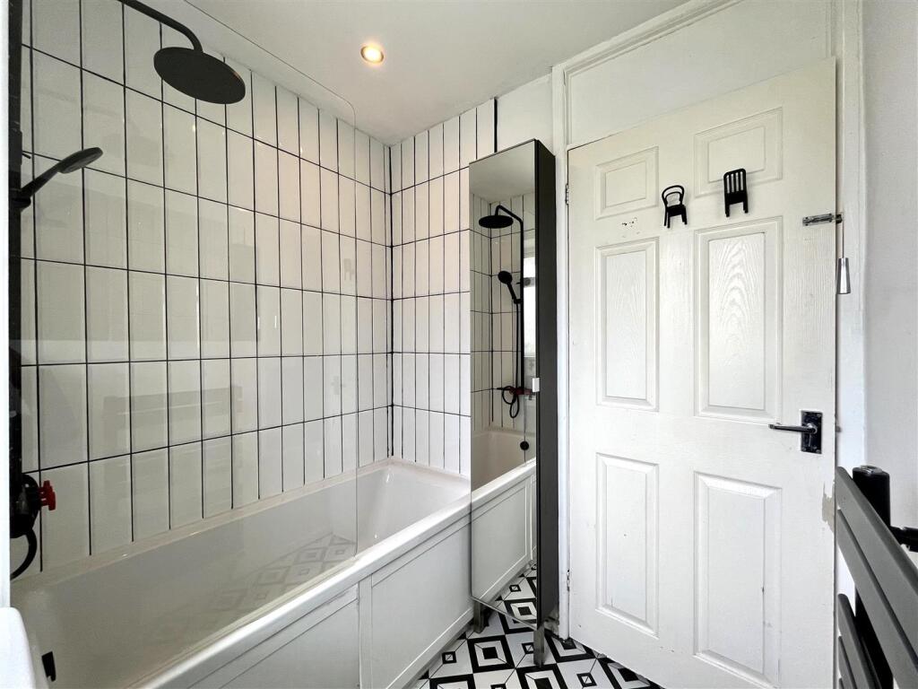 Bathroom Aspect 2