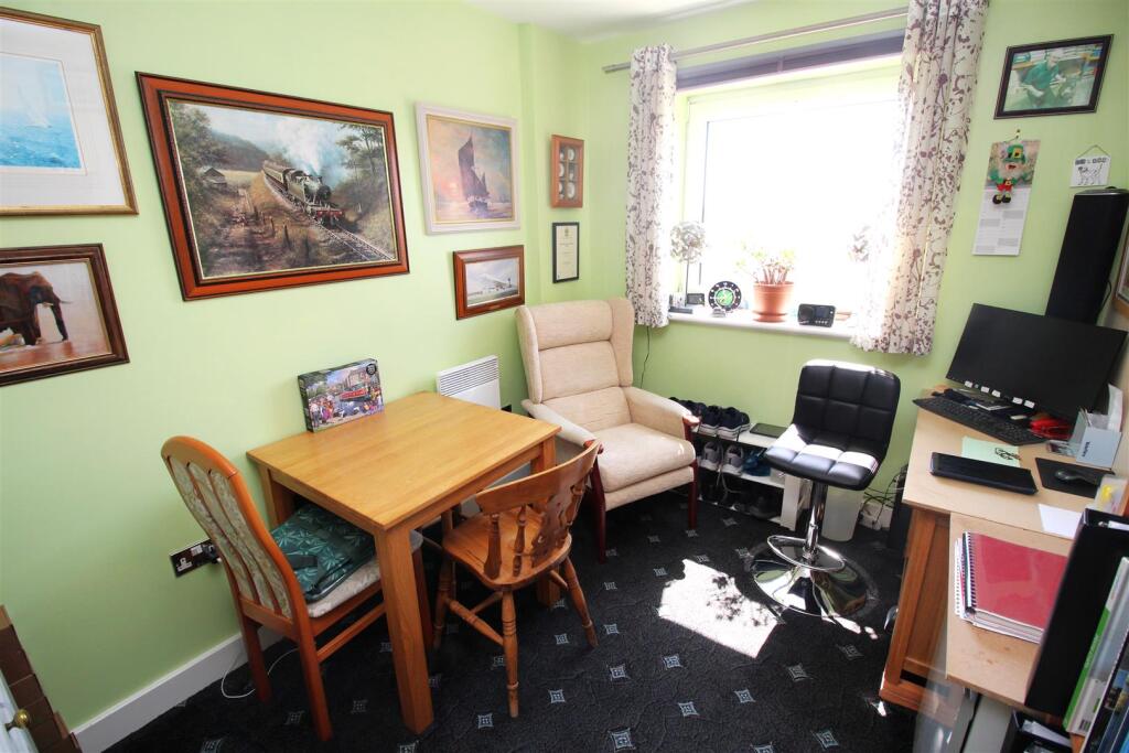 Bedroom 2.JPG