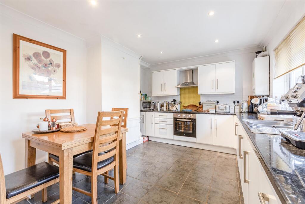 7 Cornwall Avenue, KT14 7EX - 1.jpg