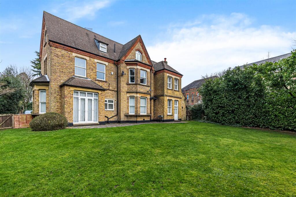 3 Rowney - Rear External.jpg