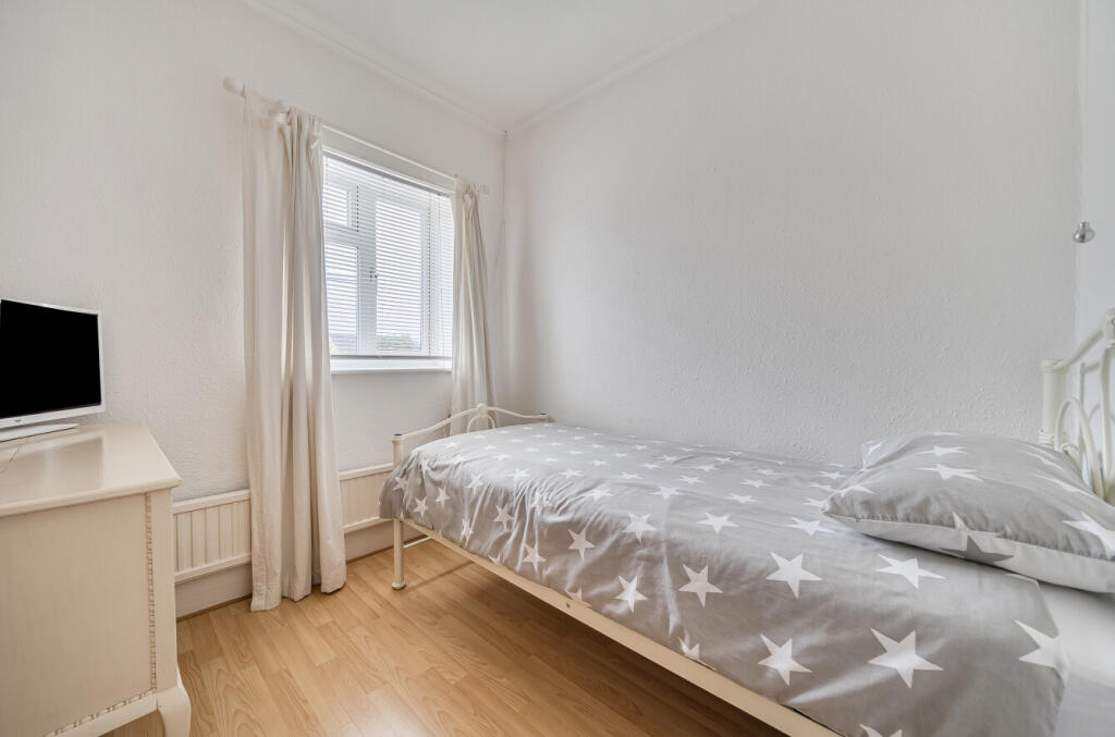 1370656-7-68f66a8...