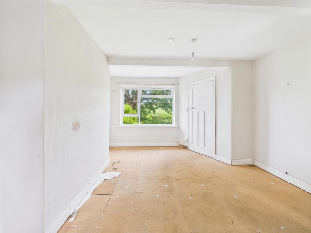 13 - Semi-detached House for Auction, Butcombe.jpg